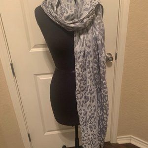 Scarf/Pareo Metallic/Shimmer/Animal Print Gray & Silver
